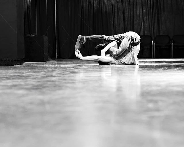 krysada_binly's tweet photo. Hold On, Keep It Together
#blackandwhite #bnw #monochrome #shapes #lines #geometry #bboy #bboys #bboylancer #badwolf #self https://t.co/y5i2yoL8jA https://t.co/BRGVG8UUBL