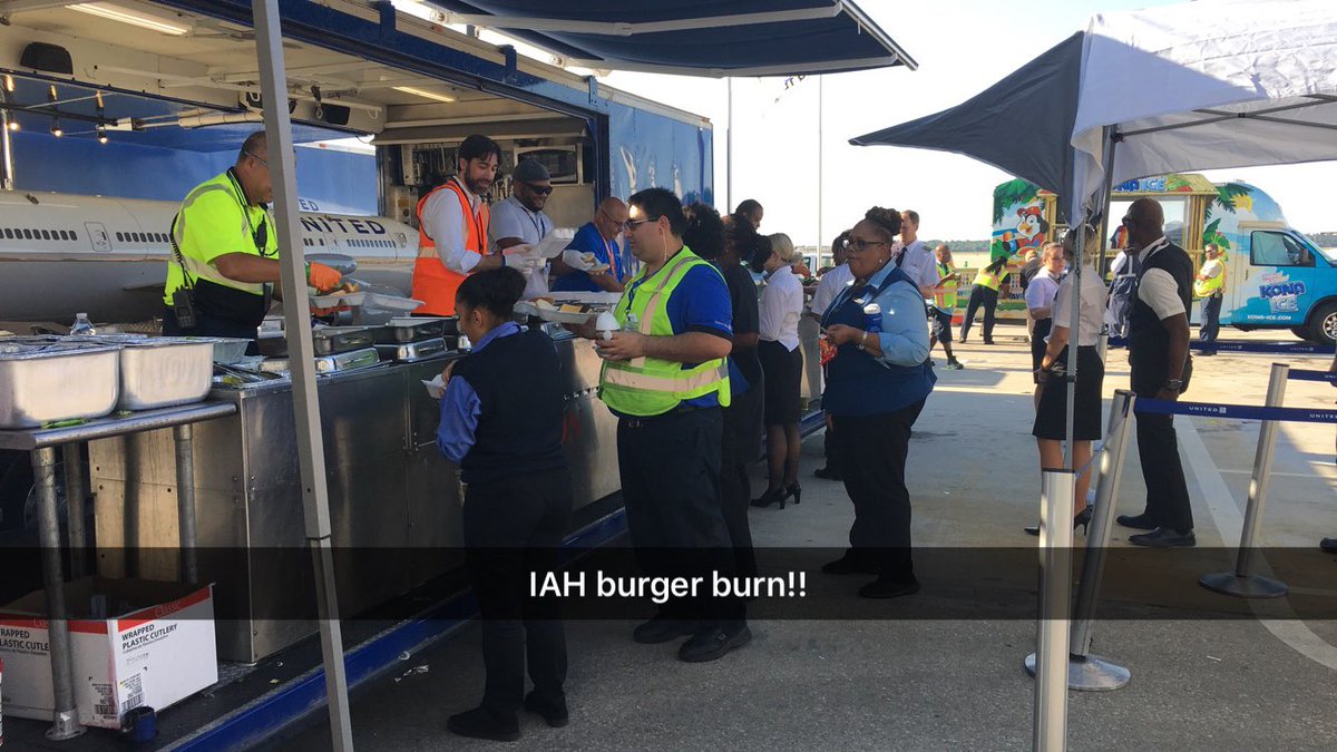 teamdiaziah's tweet photo. IAH BURGER BURN!! Great day!! https://t.co/JcHN43MBfm