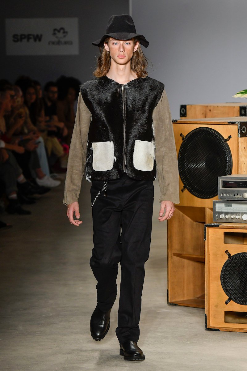 SPFW's tweet photo. Confira imagens do desfile da Cotton Project no #SPFWN45 - https://t.co/WGRj30ckCk 
Fotos: Agência Fotosite 

#SPFW
#cottonproject https://t.co/Xkr1CZah4I