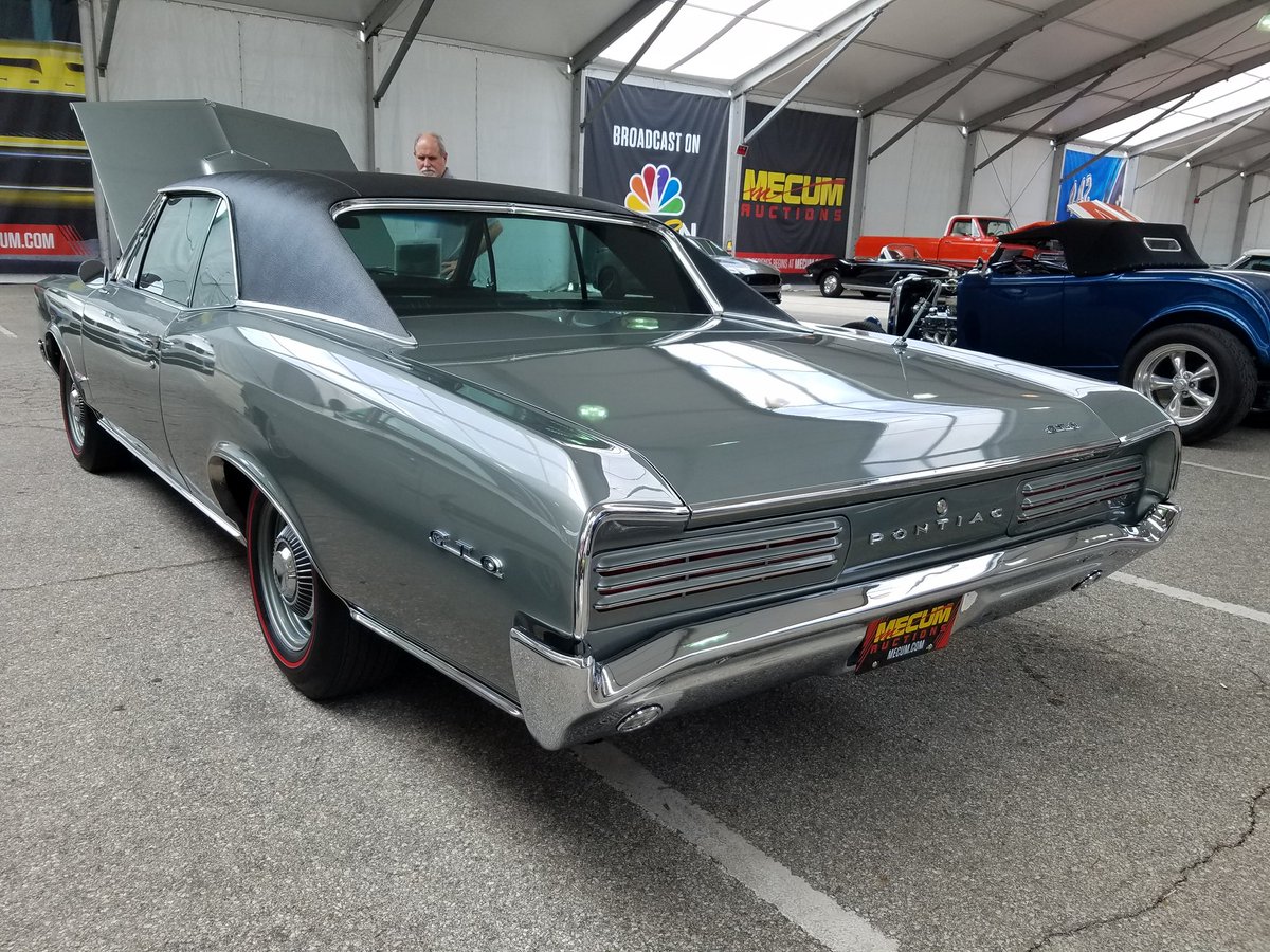 DeanVacX's tweet photo. '66 #GTO #389TriPower in palmetto green https://t.co/B3CLpveF6x