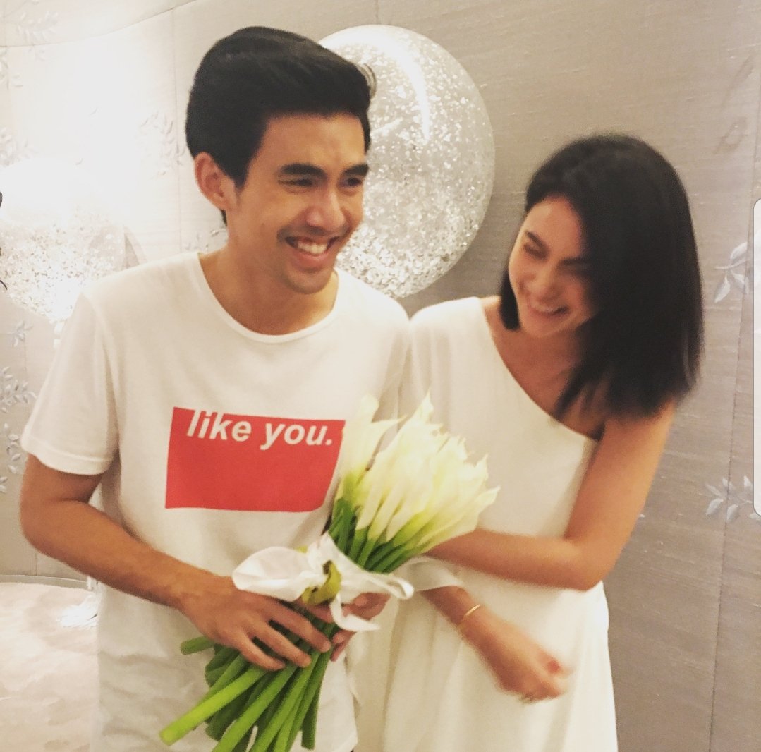 UnderbedDara's tweet image. นี่ๆ วันเกิดใหม่ดาลุงเต๋อก็หอบดอกไม้ไป HBD ด้วยแหละ

น้องลิงจอมซนของลุง.....สายตาลุงละมุน เอ็นดูมากอะ 5555

#ใต้เตียงดารา #เต๋อใหม่ #ใหม่เต๋อ