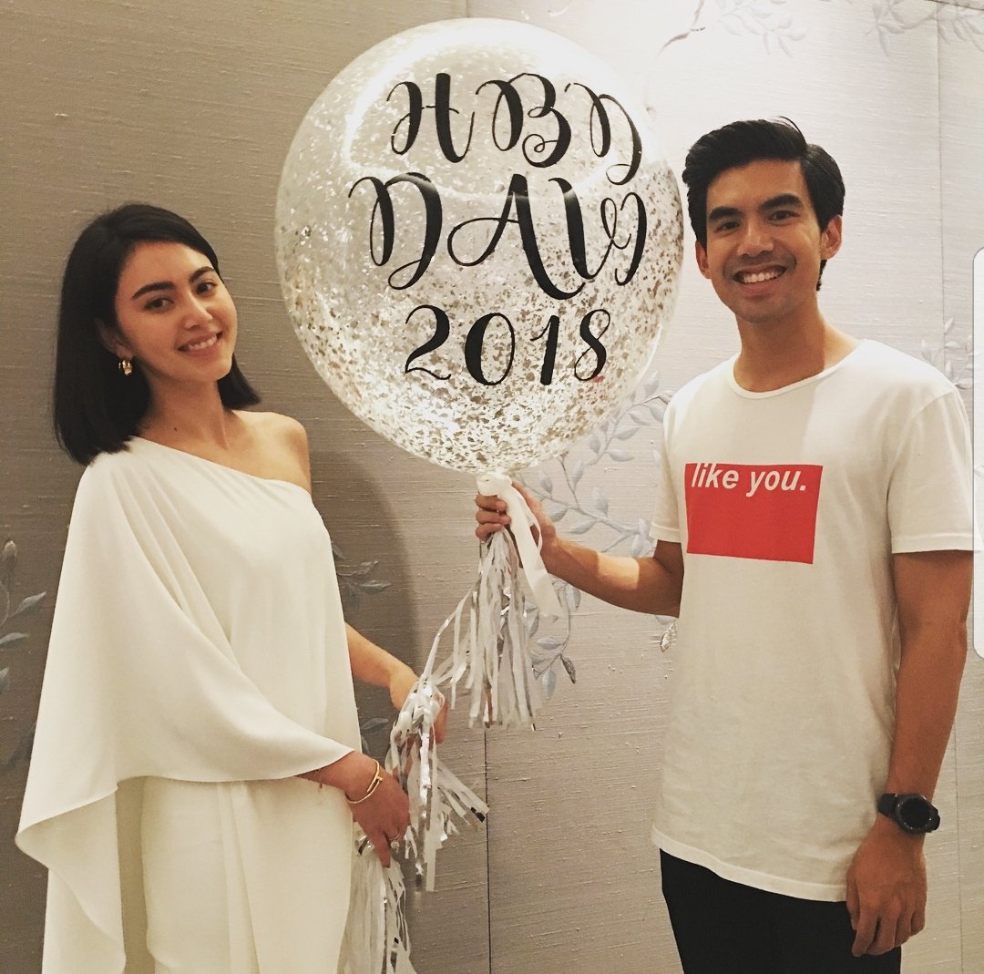 UnderbedDara's tweet image. นี่ๆ วันเกิดใหม่ดาลุงเต๋อก็หอบดอกไม้ไป HBD ด้วยแหละ

น้องลิงจอมซนของลุง.....สายตาลุงละมุน เอ็นดูมากอะ 5555

#ใต้เตียงดารา #เต๋อใหม่ #ใหม่เต๋อ