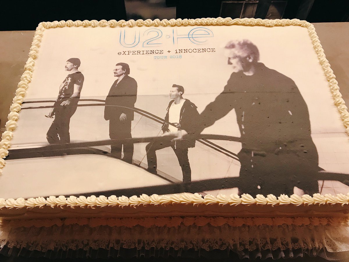 srj68's tweet photo. Friendly security guard enjoyed his 1st #U2 show last night. Doesn’t know a ton of their stuff but said he was hoping for this one. "@theforum: The sweetest thing. ❤️ #ForumCake #U2Forum #U2eiTour @U2 https://t.co/5B321cyh4r"