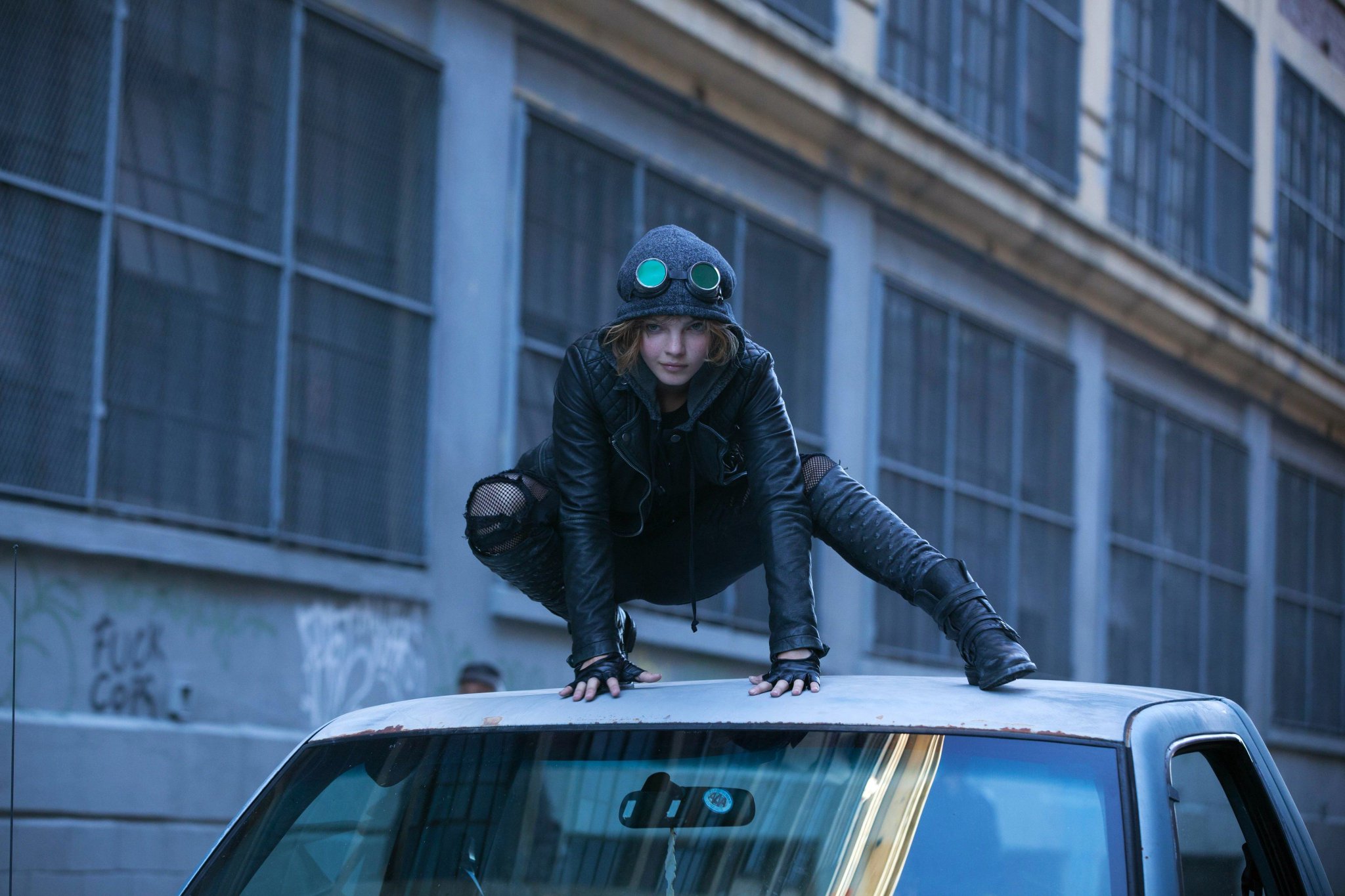セール中…キャムレンビコンドヴァ直筆サイン入り大型写真…GOTHAM