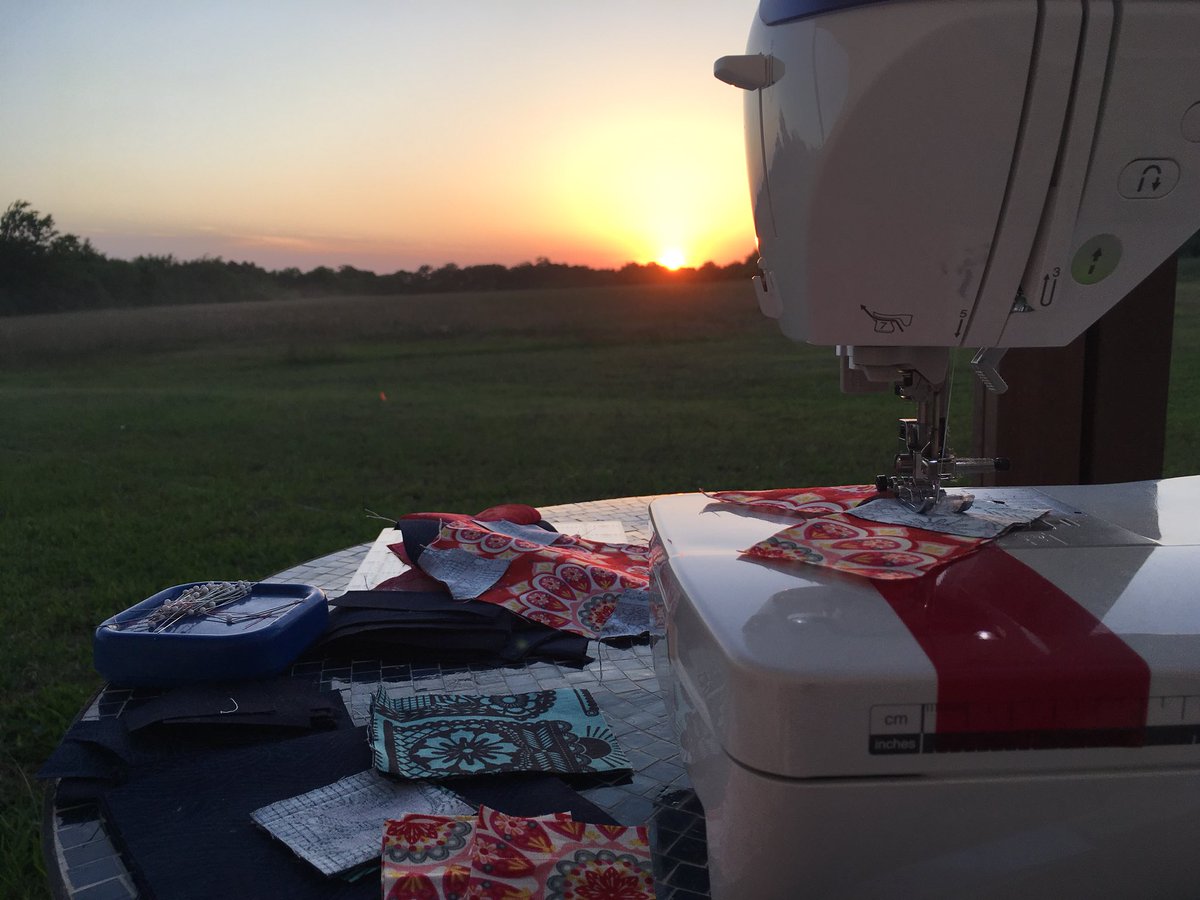 estutts99's tweet photo. I wanted to work on a #quilt and I wanted to watch the #sunset. #problemsolver https://t.co/NG3QzzZwat
