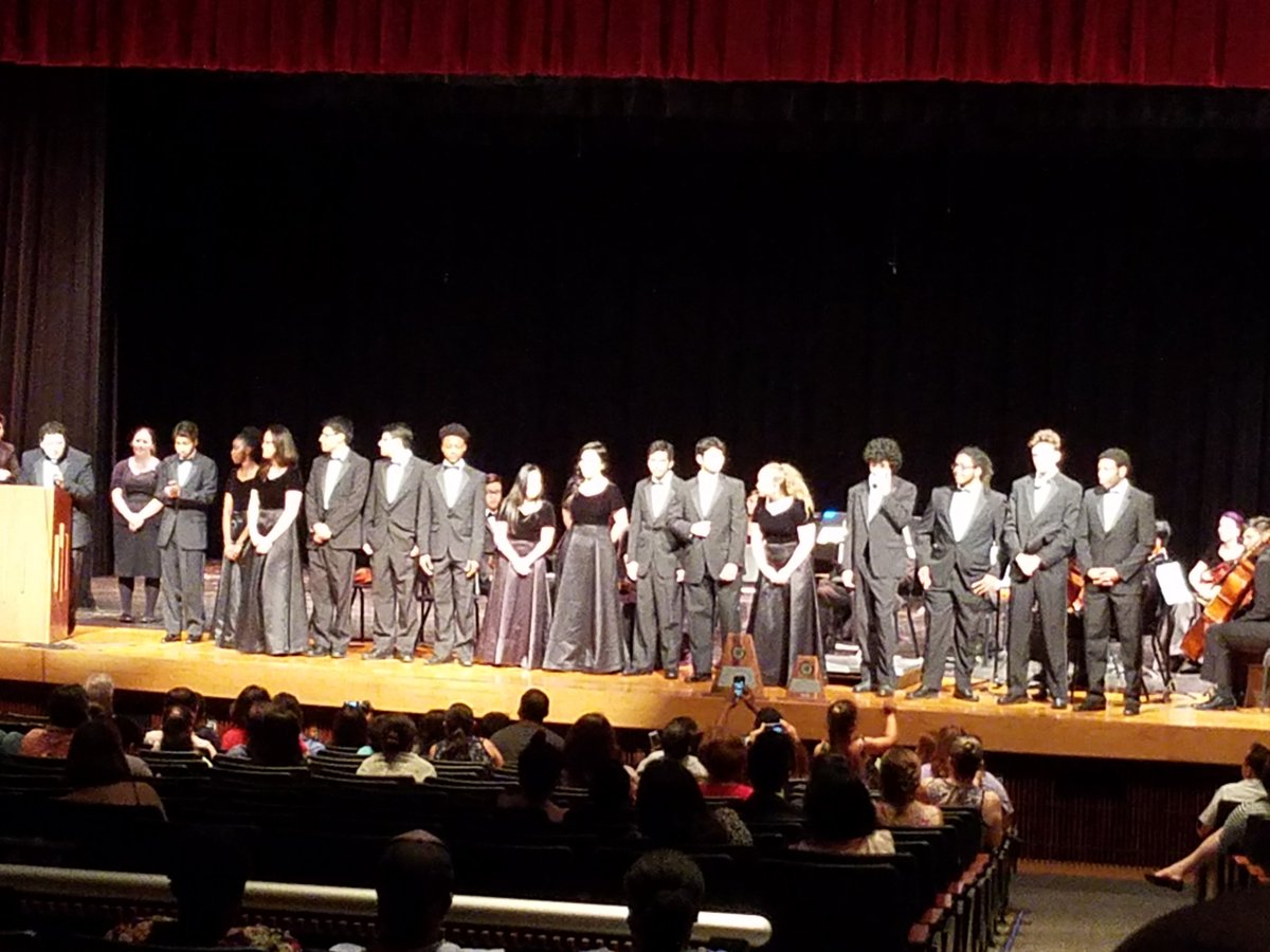 CFISDCyLakes's tweet photo. We love our Senior Orchestra members! Best wishes for future success. #DecadeofVALOR https://t.co/rBdmrUSn1n