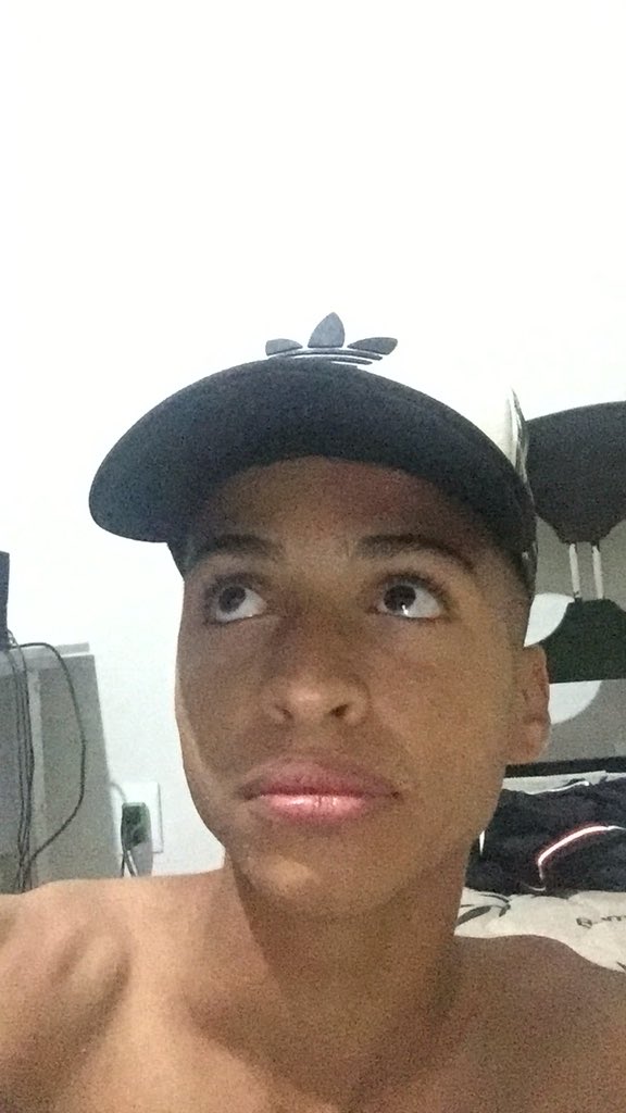 Rikeumy_12's tweet photo. Liguei a tv / e ainda tava no primeiro tempo do flamengo e Emelec ❤️⚽️ https://t.co/evOmtzmS59