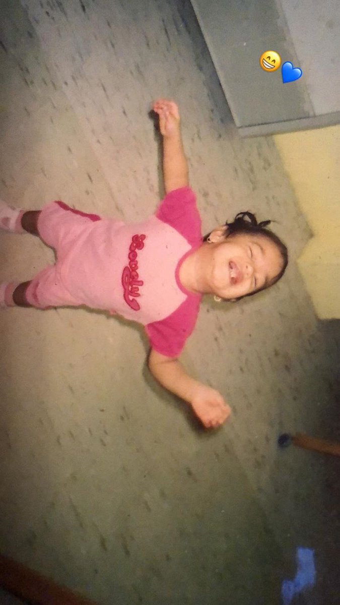 KSGlobal_PR's tweet photo. ASÍ ME PONGO CUANDO ESTOY TRISTE Y TE VEO 😻 AUNQUE SEA POR UNA PANTALLA 😞💗 // así era yo cuando chiquita 😊💕 @karolsevilla @karolsevilla #BebeKS https://t.co/rP6HAJim7E