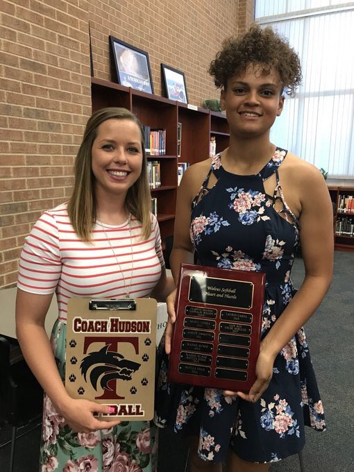 AMNTX18u's tweet photo. Congratulations to 2019 Jasmine Austin @_jazz_10 on receiving @Tview_softball Heart & Hustle Award #AFEPride https://t.co/sgR9zkGoqh
