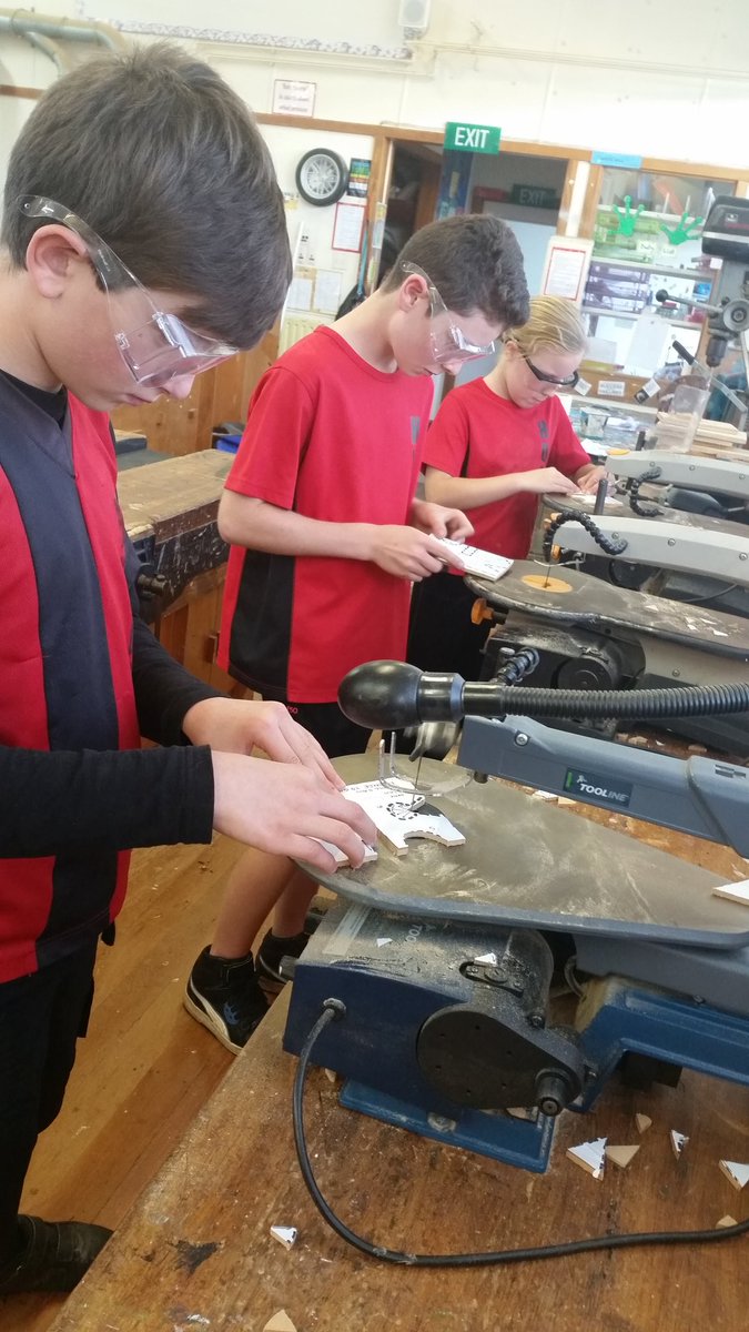 hunua3's tweet photo. Serious faces at hard materials. https://t.co/zsViQBLJ7m