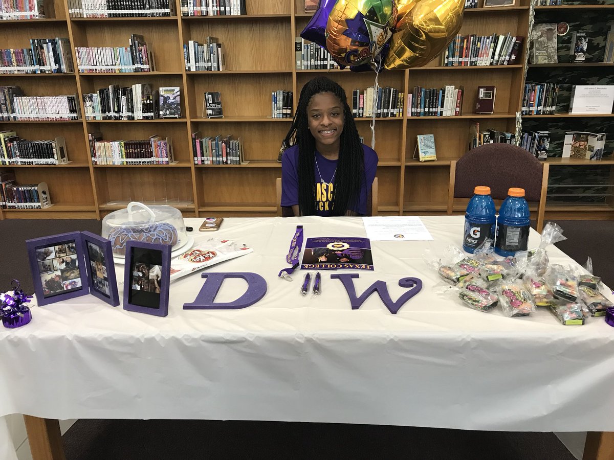 MesquiteHS's tweet photo. No Prouder moment than to see MHS students commit to the next phase in their life!! Dazjah Wheeler and  Montasia Shannon using their abilities in track to help pay for a bright future!  @MesquiteHS @kevinwsamples @SkeeterRecruits @AreMaroon https://t.co/aM9GQwmJLd