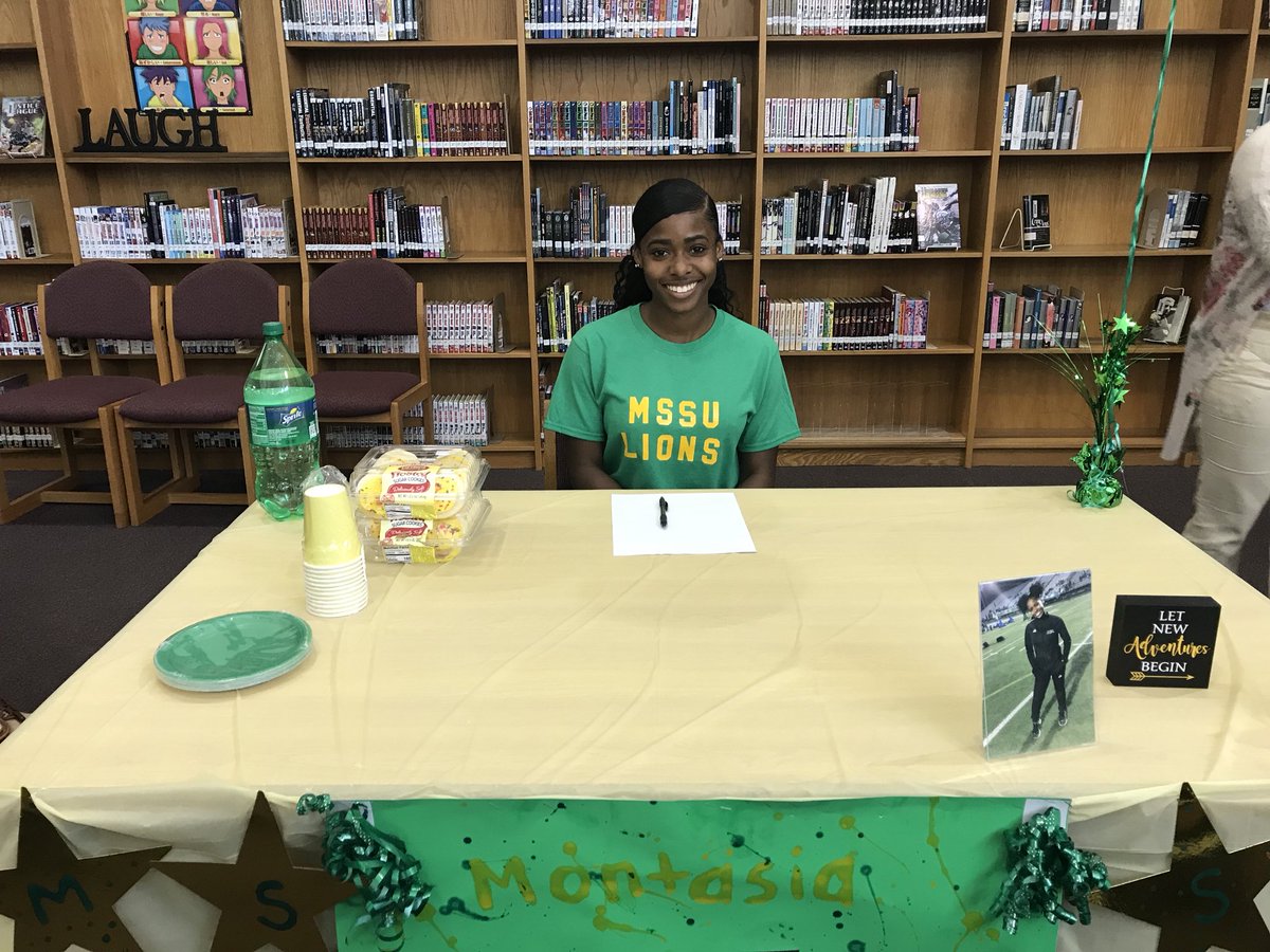 MesquiteHS's tweet photo. No Prouder moment than to see MHS students commit to the next phase in their life!! Dazjah Wheeler and  Montasia Shannon using their abilities in track to help pay for a bright future!  @MesquiteHS @kevinwsamples @SkeeterRecruits @AreMaroon https://t.co/aM9GQwmJLd
