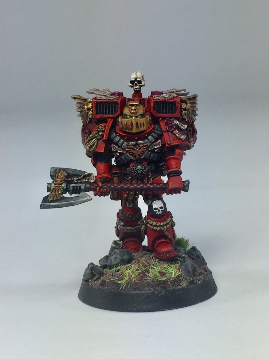 HangryRedBeard's tweet photo. Blood Angels 8th company captain. Painted lore friendly. #bloodangels #Warhammer #paintingwarhammer #40K https://t.co/obnaAndkkD