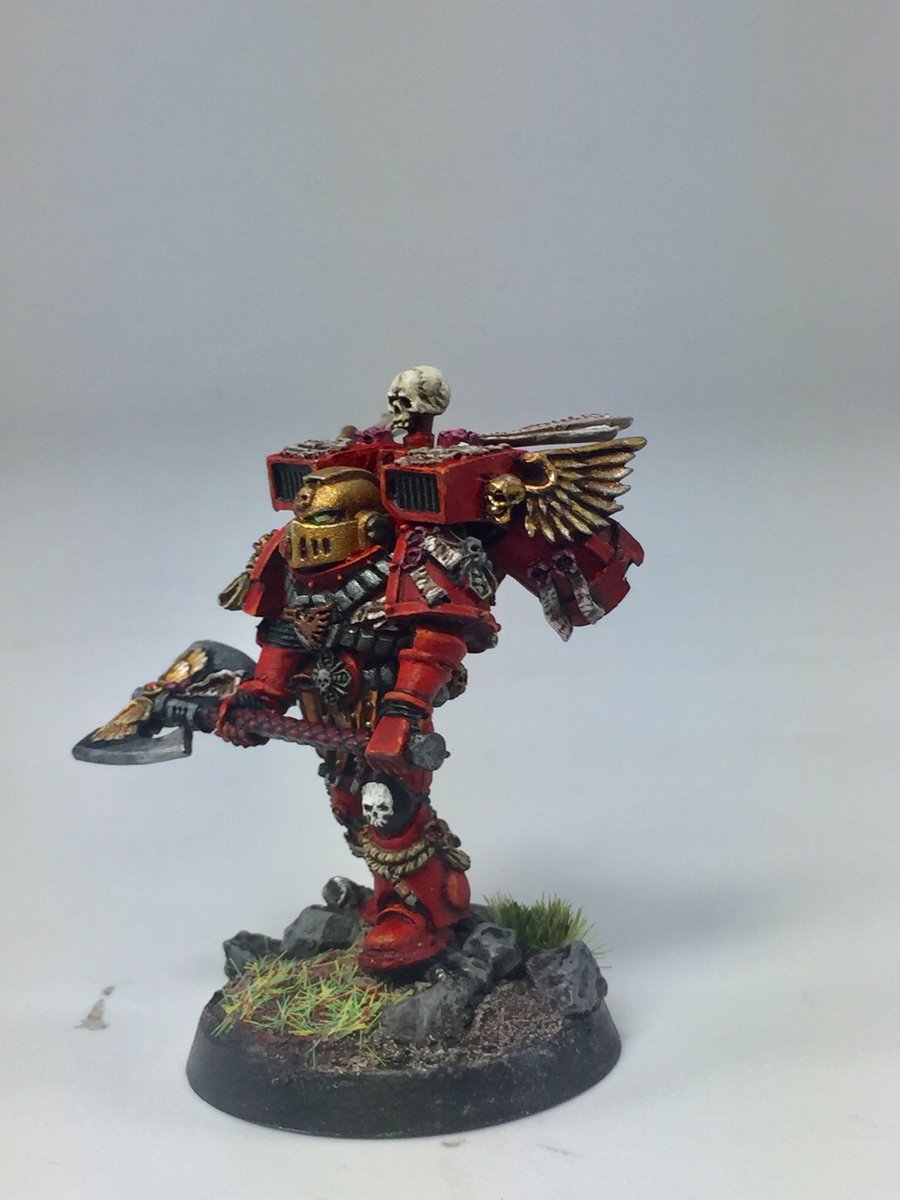 HangryRedBeard's tweet photo. Blood Angels 8th company captain. Painted lore friendly. #bloodangels #Warhammer #paintingwarhammer #40K https://t.co/obnaAndkkD