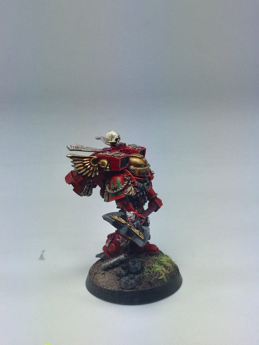 HangryRedBeard's tweet photo. Blood Angels 8th company captain. Painted lore friendly. #bloodangels #Warhammer #paintingwarhammer #40K https://t.co/obnaAndkkD