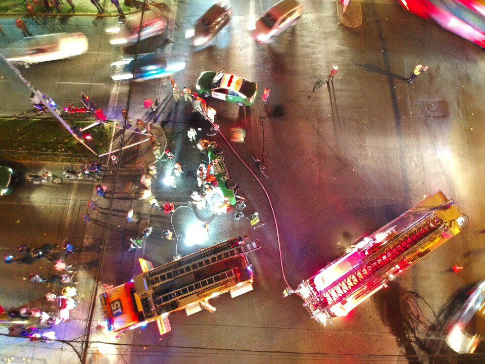 emergencydron's tweet photo. Dos Compañías del Cuerpo de Bomberos de Santiago se encuentran trabajando en Rescate Vehicular en Av. Las Condes y Av. Padre Hurtado. https://t.co/fEZ19i0puy