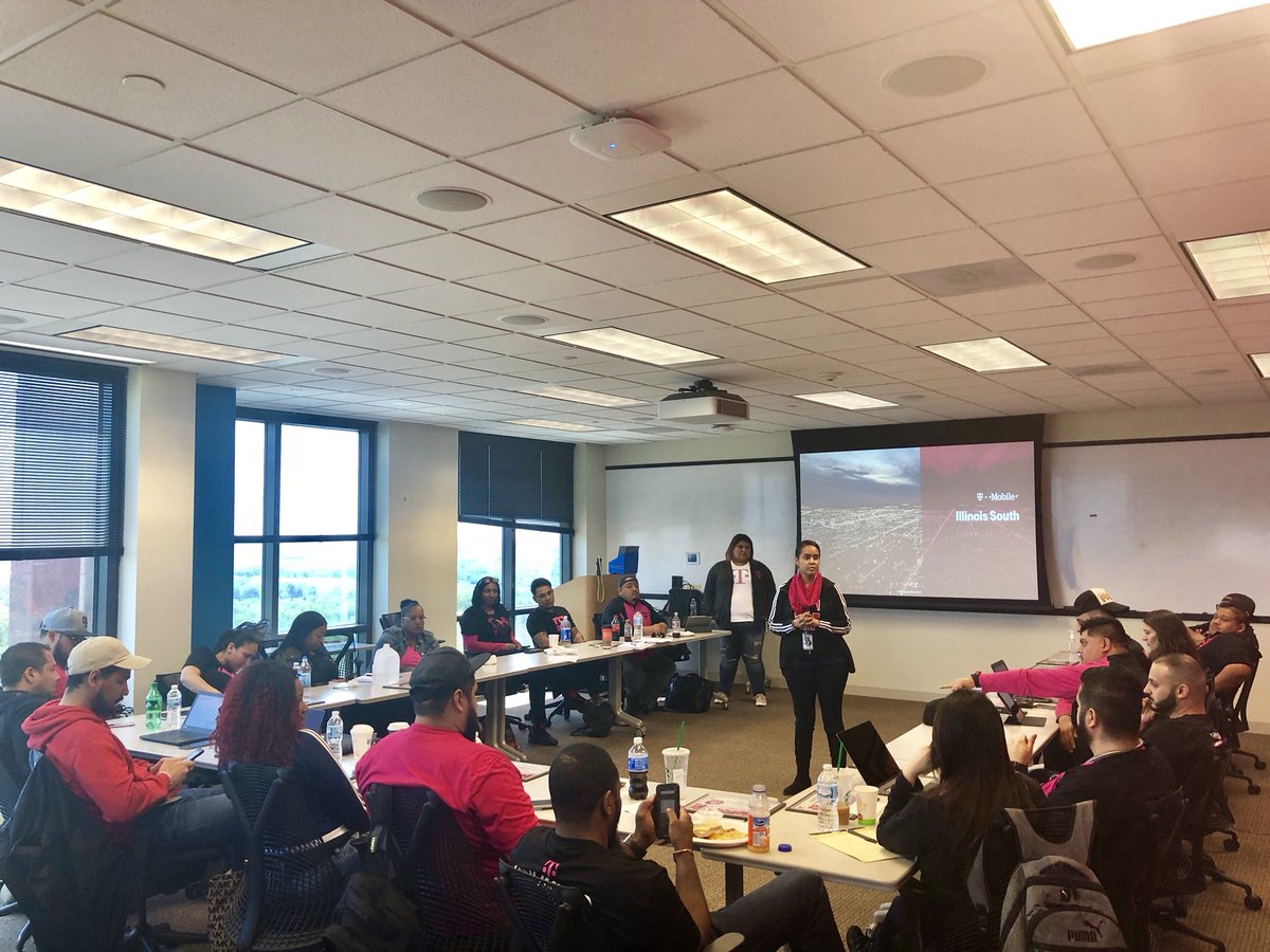 judithMbrad's tweet photo. #RunSSG in action #LeadershipDevelopment... Esme Soriano is THE TRUTH 🙌🏽 #gotGRIT?💯 @MagentaEsme @SamuelStewart22 https://t.co/Q9tVAgOwcD