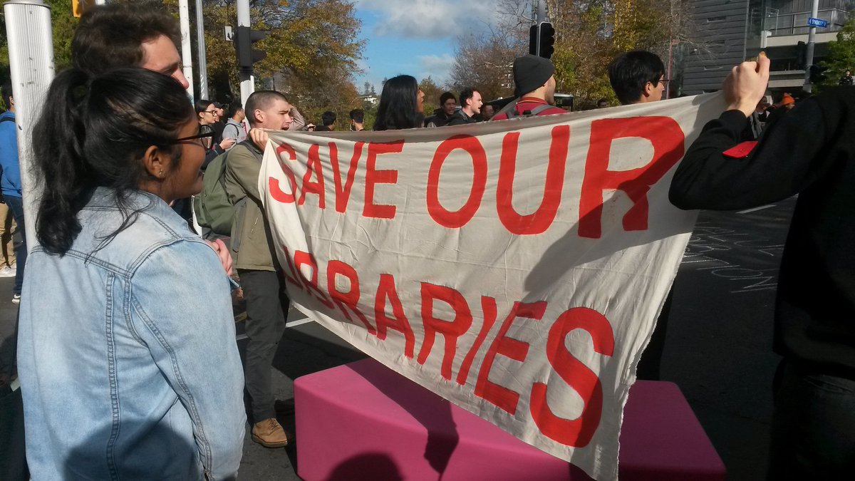 ubellier's tweet image. Des étudiants bloquent la grande avenue du campus de @AucklandUni pour demander la démission du président de l'université et une autre vision de l'éducation supérieure