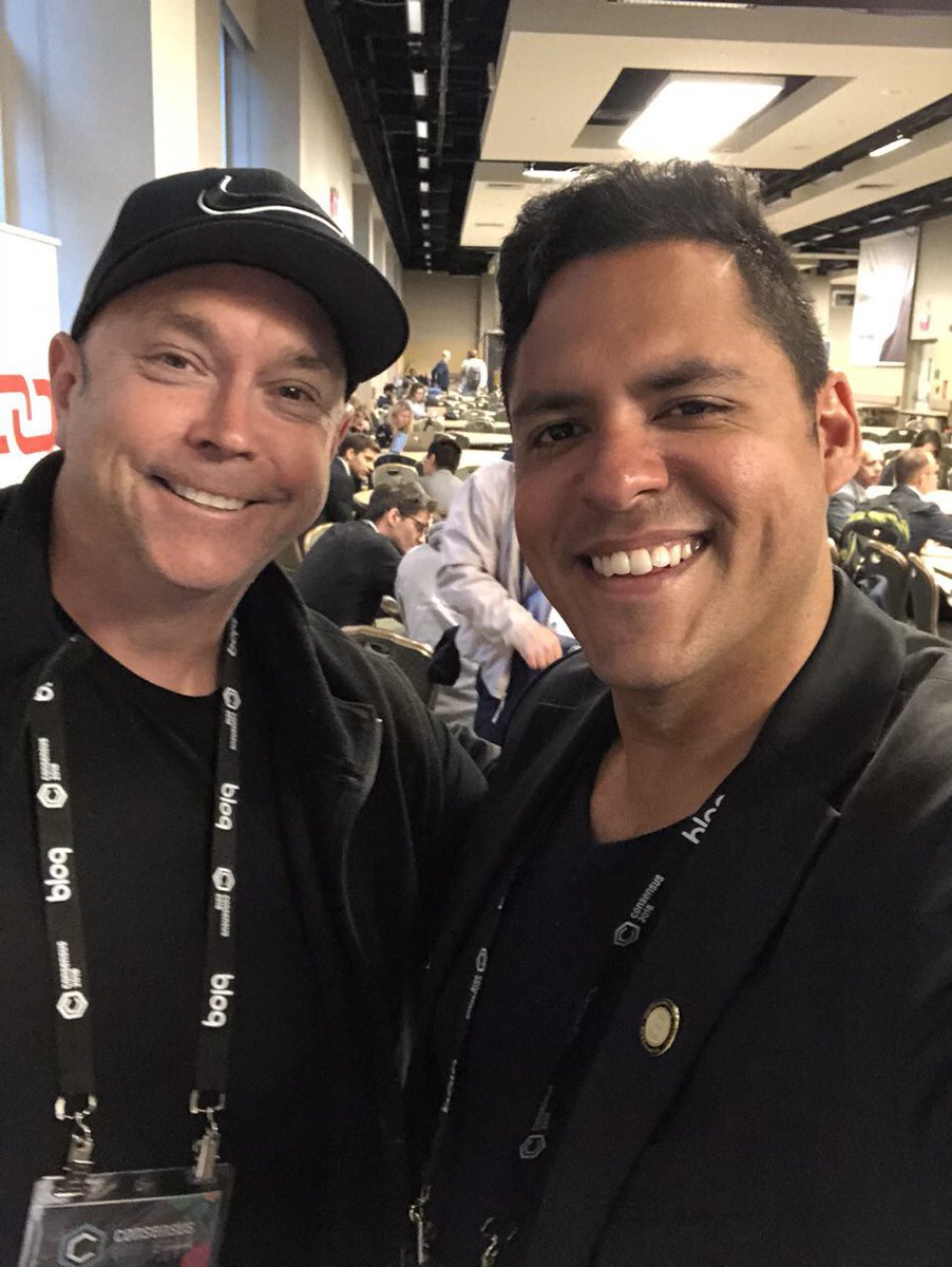 Aithereum81's tweet photo. My superhero of cryptocurrency! Suppoman representing And walking tall in NYC @suppoman @cryptoinfl @CryptoInfluence @ViceToken https://t.co/eJbtHGQzee