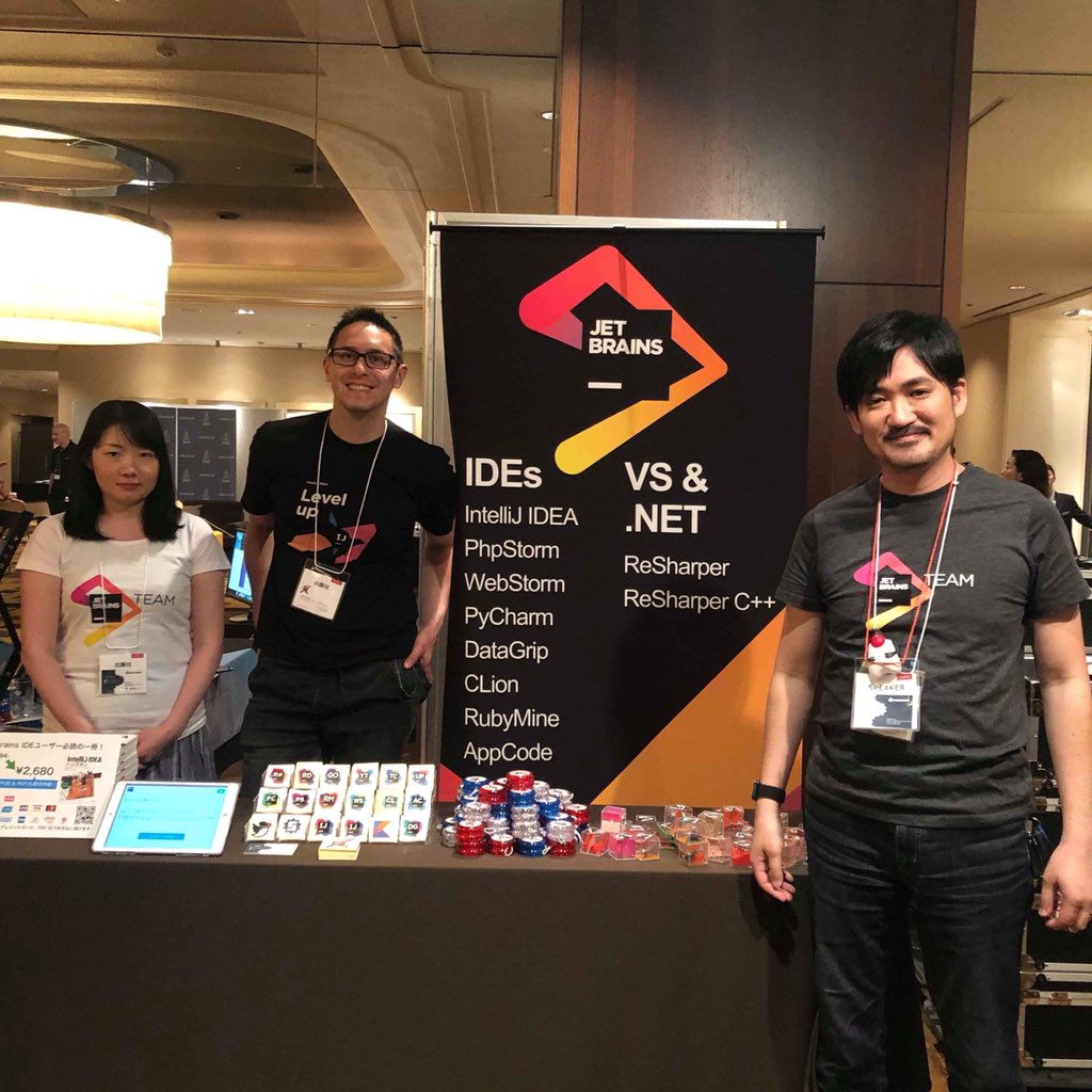 JavaDayTokyo's tweet photo. サムライズムさまブース展示ありがと〜。一緒に頑張るん。#JavaDayTokyo https://t.co/wCzmI9aHEQ