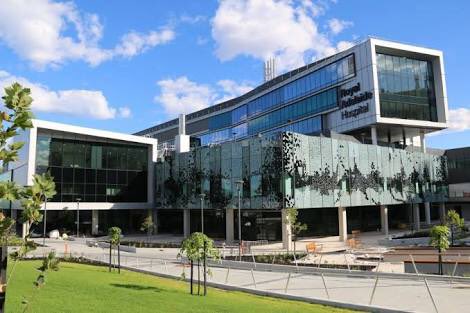 GrantTDavies's tweet photo. Excellent meeting and informative tour of the Royal Adelaide Hospital with @grant_phelps. Look forward to Grand Rounds in July. https://t.co/OBvJ1o5Ly0