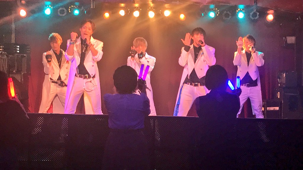 5Doors_Official's tweet photo. 【５Doorsラストライブ】
MC ニシガキ presents
『東京ライブスタイル vol.1』
5/28@渋谷DESEO
開場17:00 開演17:30
予約3000円＋D
当日3500円＋D
★受付で５Doorsでとお伝え下さい。

【出演者】
5Doors
FROST
熱血!!Acti部。
STARBOYS
H@ng_oveR
戦国GEKOKUJO

ご予約は⬇︎
https://t.co/cqkledP3H2 https://t.co/QIi6HdPyxP