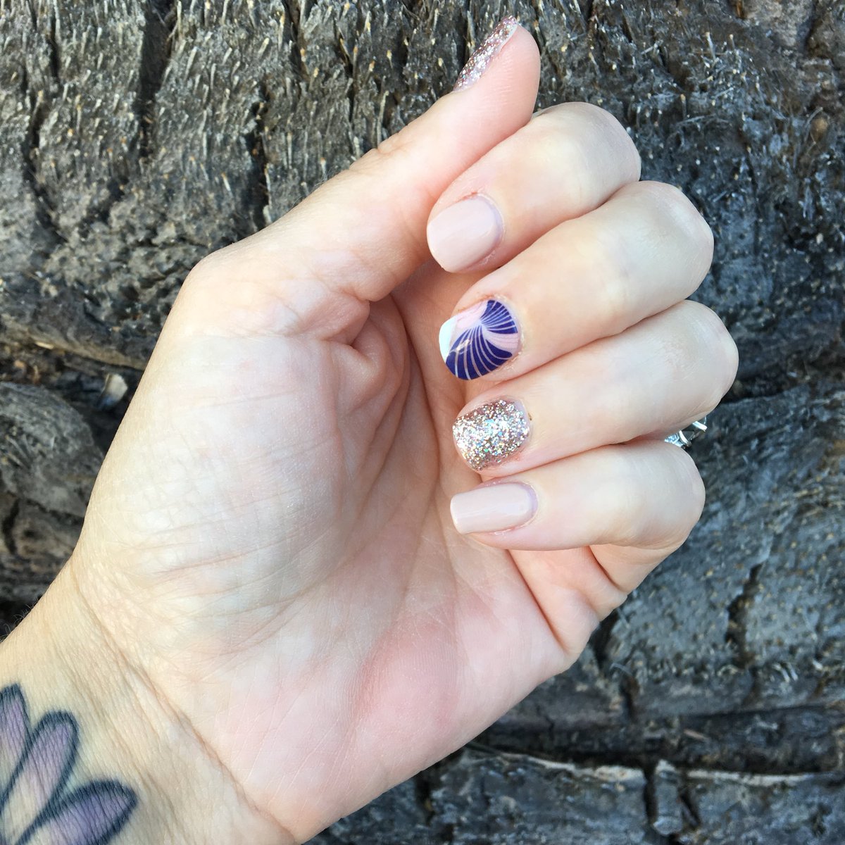 I pampered myself with a cute new Mani! I can’t brag enough about our TruShine gels! #jamberry #gelnails #gelmani #manicure #prettynails #vegan #glutenfree #crueltyfree #nails #nailshop #trending #ontrend #diynails #diymani #sparklegel #sparklenails #simple #love #happy #trushine