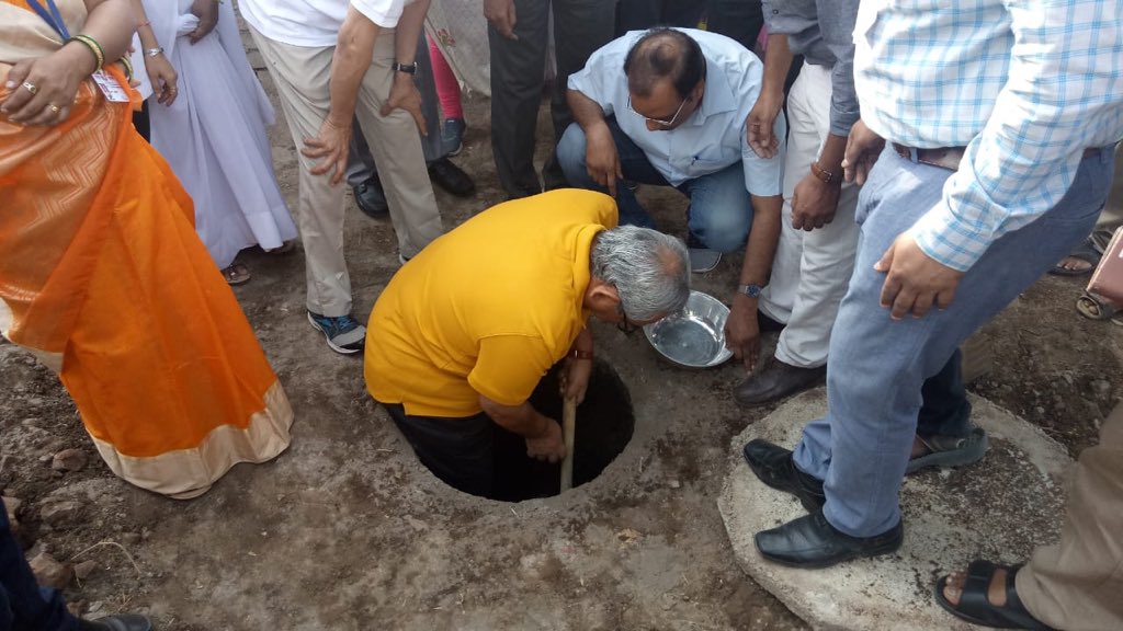 A great privilege to have Mr Rajiv Mehrishi, CAG of India, join the <a href="/swachhbharat/">Swachh Bharat Mission - Grameen</a> team on a toilet pit emptying exercise in Pandhrewadi village, 80 kms from Pune this morning.