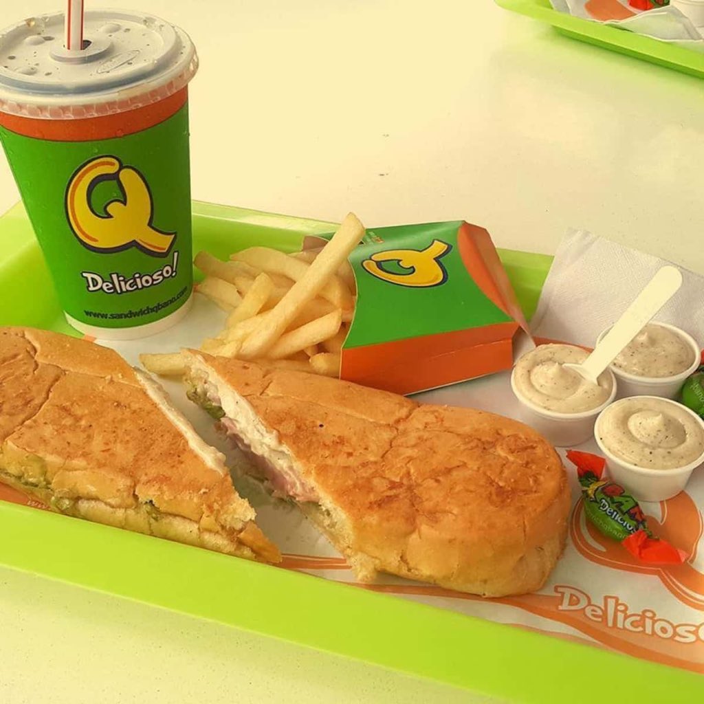 _ELBRAYAN_'s tweet photo. Vamos a definir esto de una buena vez. Fav Subway, RT Qbano. 
Salsita de cebolla dulce vs salsita de ajo https://t.co/0hwv4qBMS3