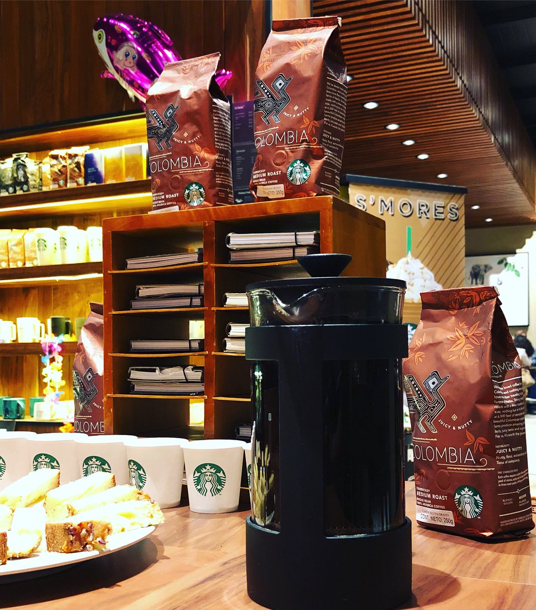 marcktaz's tweet photo. Mi primera cata de café :) ☕️
#Starbucks #starbucksmx #granosdecafe #coffeeseeds #cata #catadecafe #coffeetasting #Matamoros #Mexico #coffeelover https://t.co/Z8S4ncof7b