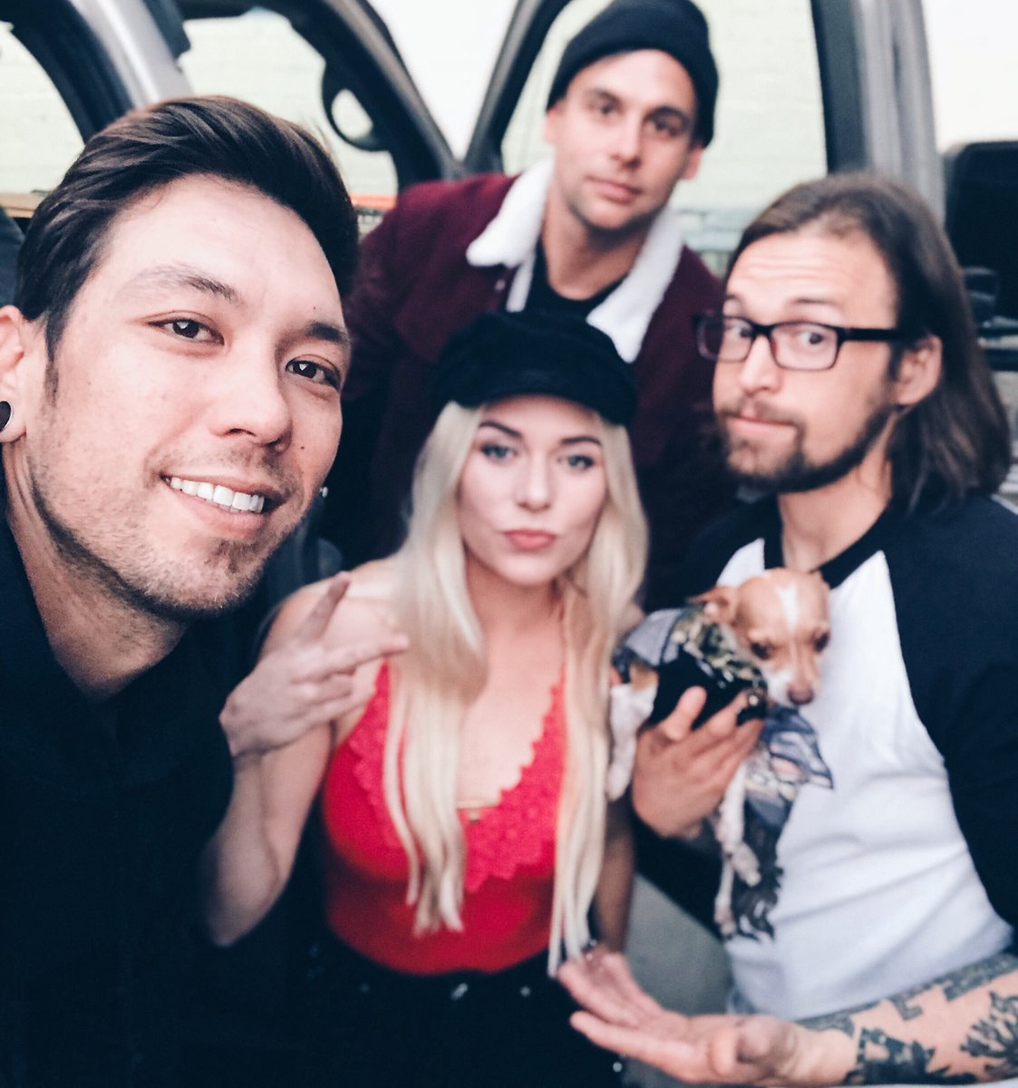 AlohaRadioBand's tweet photo. hello world, happy wednesday🐪
✨🌍✨🌍✨🌍✨🌍✨🌍✨
heeeeeeyyy #scottsdale babes come hang with us next Thursday 5/24 poolside @BLKLiveAZ with @RagingFyah and @ClintStevensAZ!!!! 💖💖💖
#aloharadio #ragingfyah #blurryface https://t.co/4Q3A3GsC3c