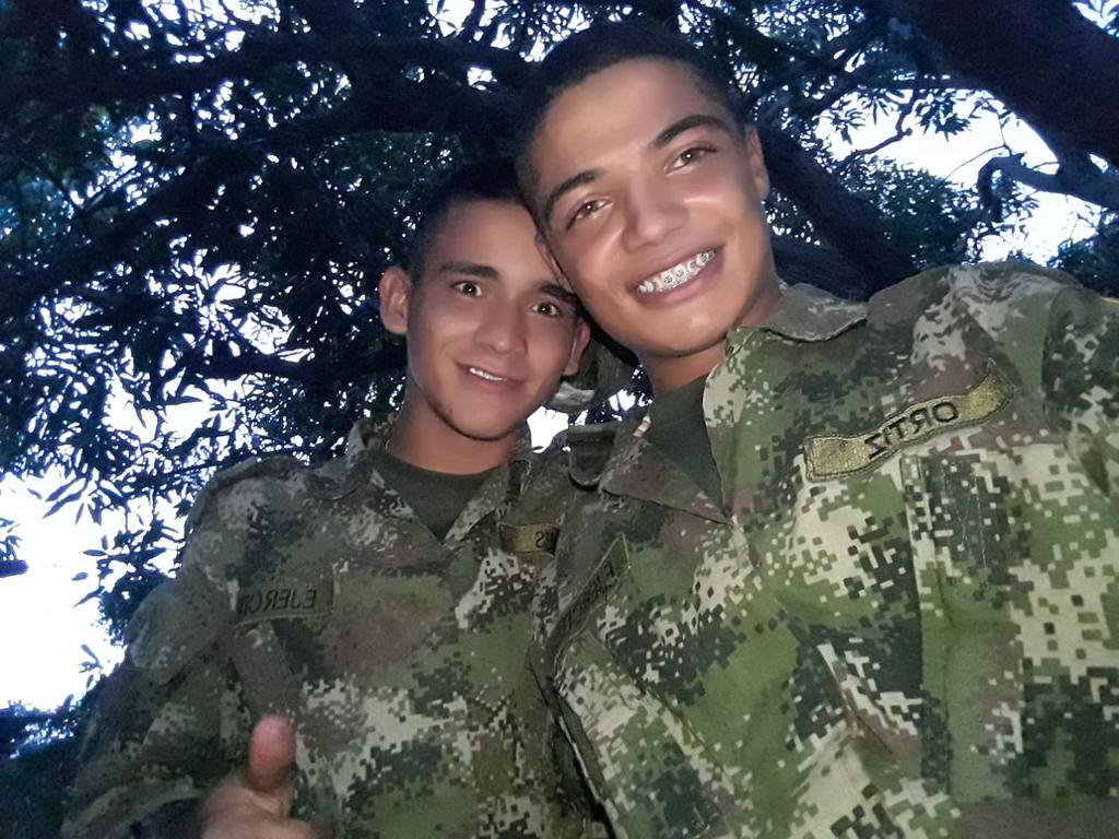 Callesemejor's tweet photo. Mi hermanito Dios lo bendiga siempre la ronal 💪🙇 https://t.co/RX3aasKwbG