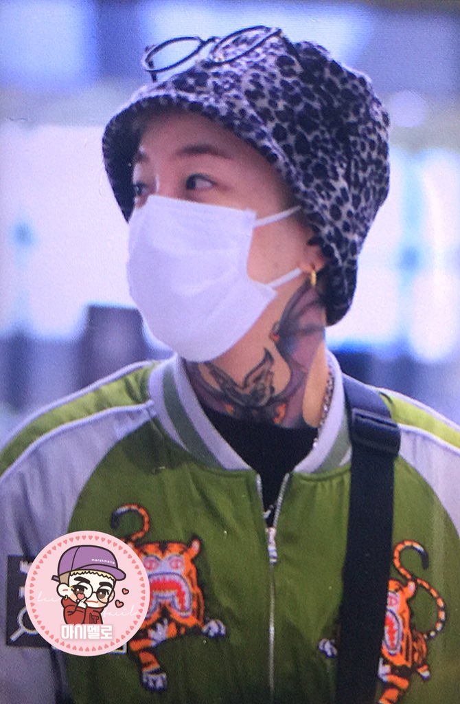 Marshmallo_bbc's tweet photo. 180517 T2U 태일이 출국
잘생긴 태일이 ㅠ 

#태일 #블락비 #TAEIL #BLOCKB https://t.co/oHf1jiTiKu