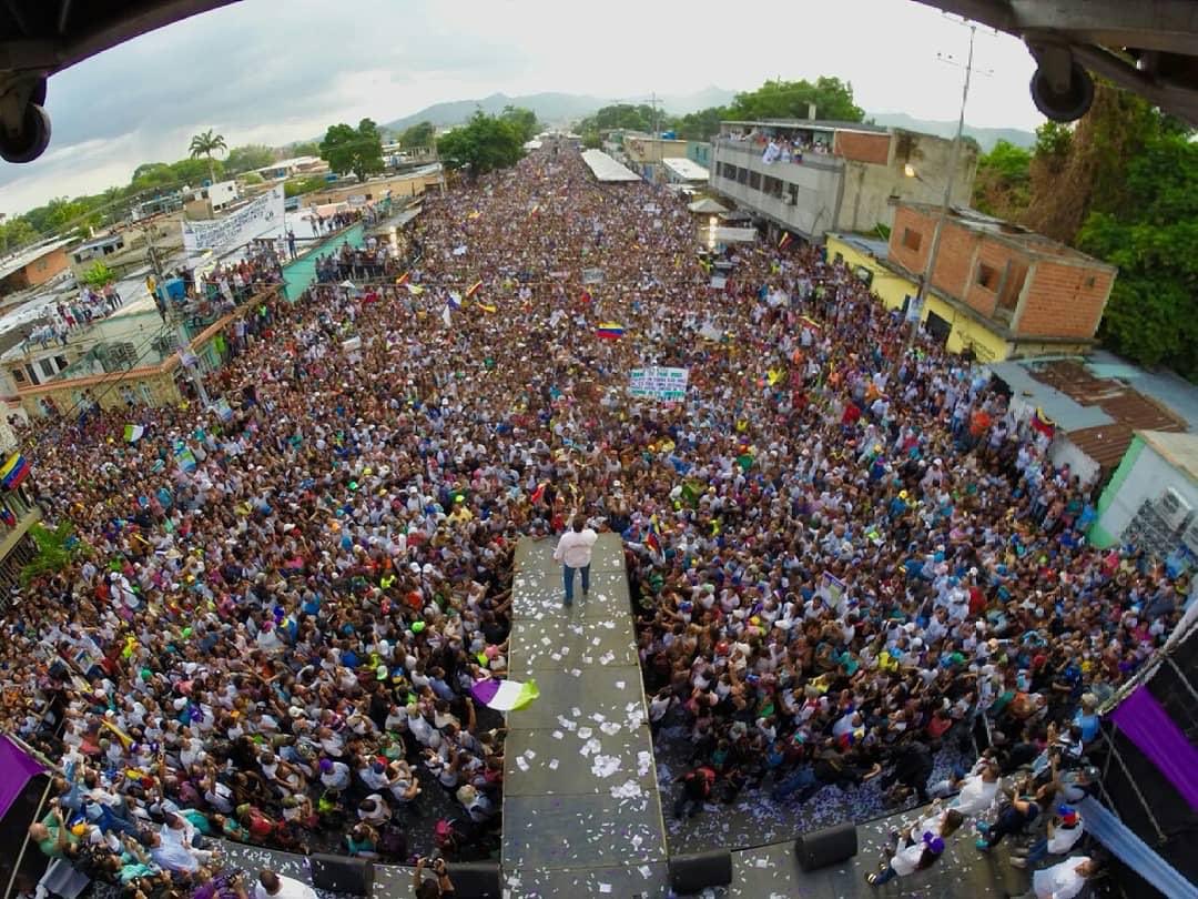 ivan295hotmail1's tweet photo. #BertucciPresidente  Cierre de Campaña https://t.co/EcOUne1cG7