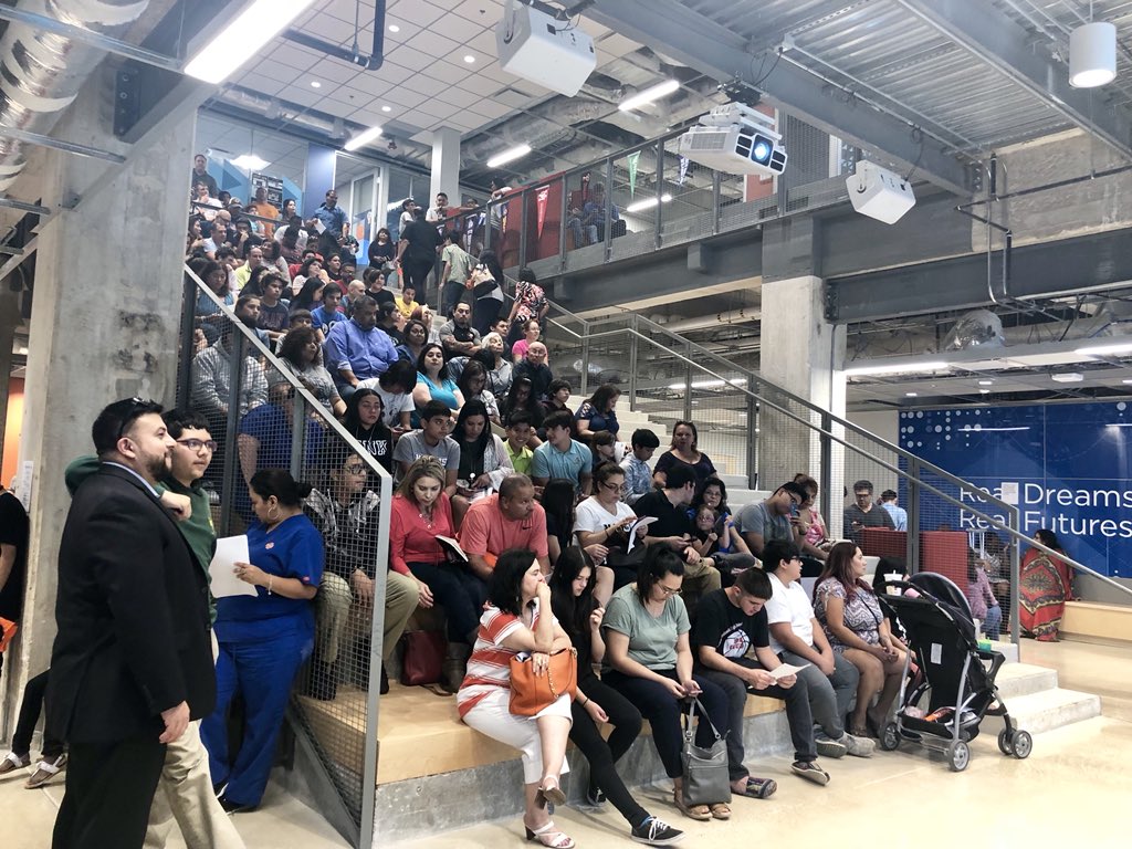 CoachTrevino9's tweet photo. What an amazing turnout we had for our incoming #freshman and #sophmores coming next year! We can’t wait for you to join our #trailblazing experiences @CASTtechSchool
@profewhalon
#casttech2018 #saisd #tech #Entrepreneur #StandingRoomOnly #fullhouse #realdreams #realfutures https://t.co/xdWfrDc0tA