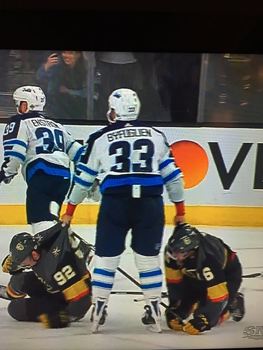 breconwood91's tweet photo. Byfuglien going grocery shopping #WPGvsVGK https://t.co/88zbncJHSt