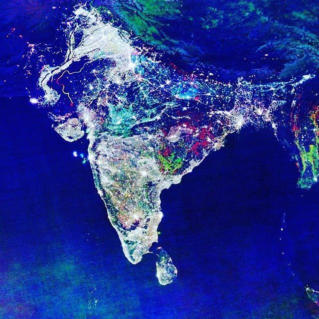 NadiCamelKyle's tweet photo. #Electropical makes it #glow like #india https://t.co/Jyd1STjLRR https://t.co/saADjy0qKA