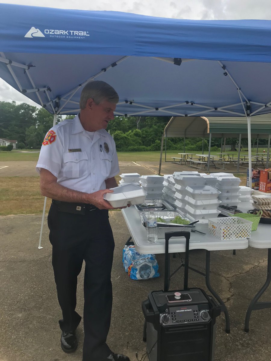CoppinvilleJR's tweet photo. CJHS Cheerleaders enjoyed their service project - feeding our first responders! #CJHCheer https://t.co/RgFifNbifX