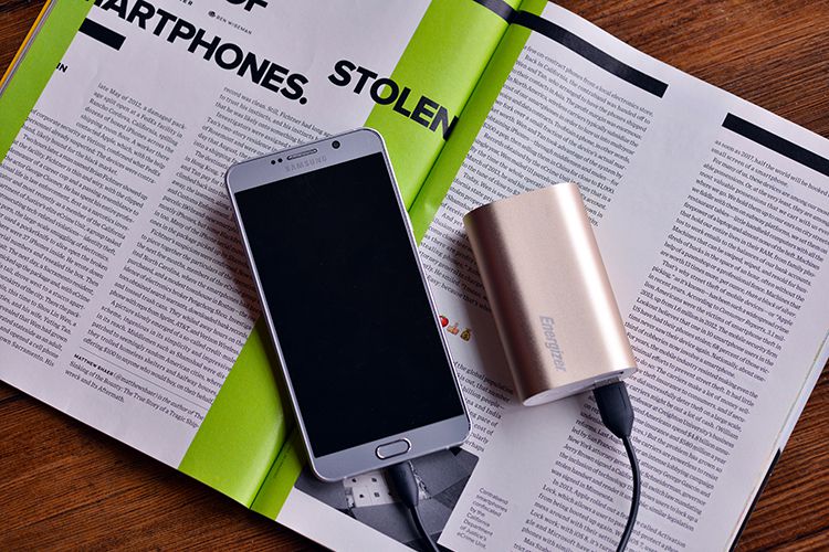 Store1Moon's tweet image. شاحن متنقل من شركة انيرجايزر ١٠٠٠٠ 
ضمان سنتين 
التوصيل داخل المجمعة مجانا 
السعر:٩٩ريال 
التواصل عن طريق الواتس اب 
0582140172