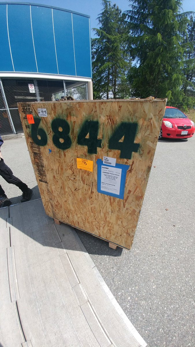 BChina12's tweet photo. Found your crate today #6844. It just wanted to visit beautiful British Columbia. Hopefully it gets back soon #omgrobots @NSS_Hephaestus https://t.co/efhlVbAkrt