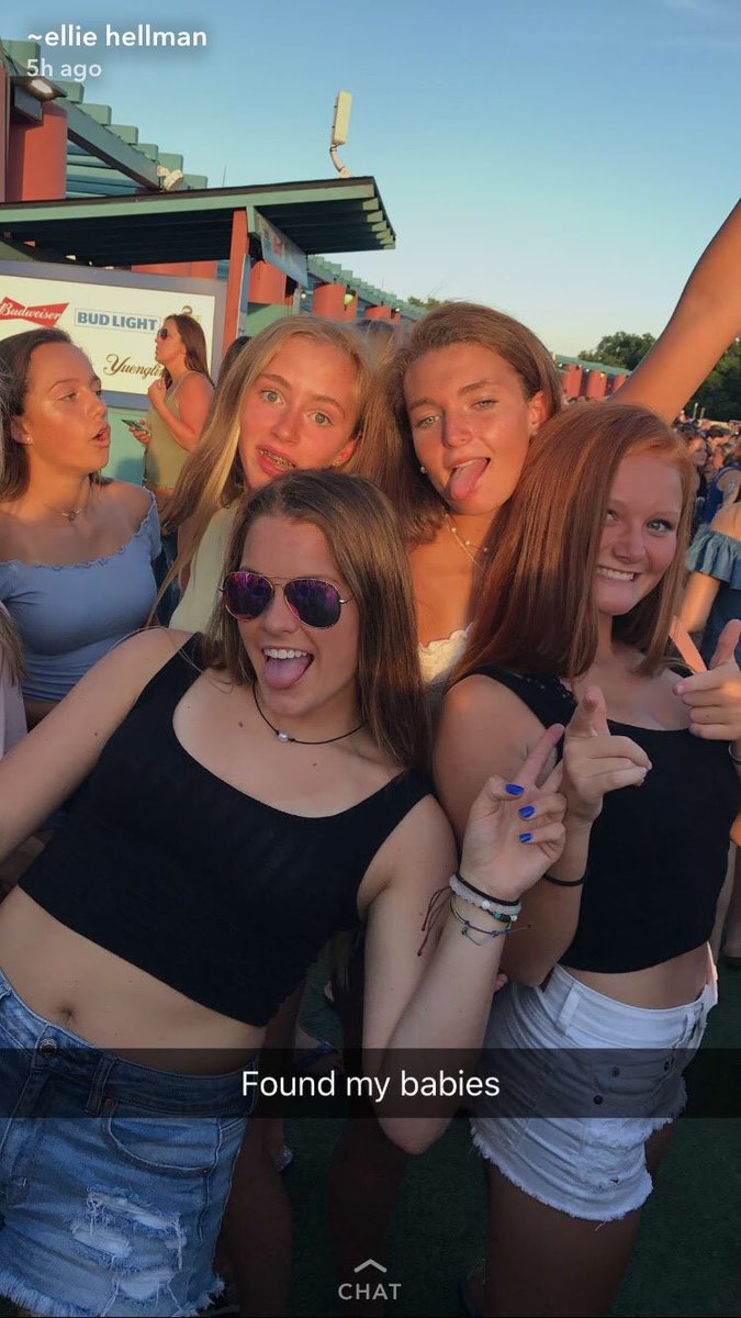 WhitneyWells21's tweet photo. happy birthday!! love u both sm:)) @maddierenee284 @kilyegan https://t.co/dKzb352kCL