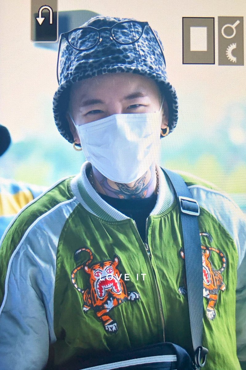 900924net's tweet photo. 180517 #블락비 #태일 #이태일 #TAEIL #テイル @BB_taeil 

오빠 기분 쪼아 ☺️🎶 https://t.co/lOU3MbPpOr