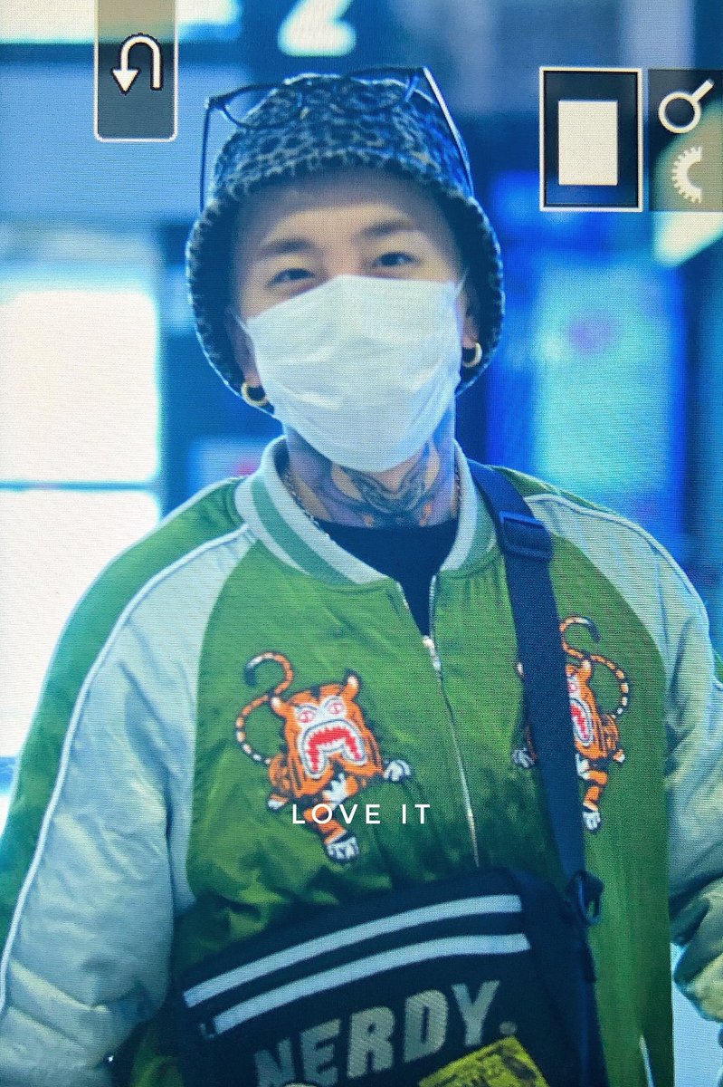 900924net's tweet photo. 180517 #블락비 #태일 #이태일 #TAEIL #テイル @BB_taeil 

오빠 기분 쪼아 ☺️🎶 https://t.co/lOU3MbPpOr