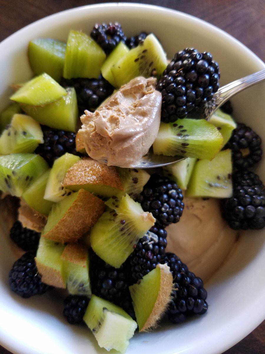 InSpearational's tweet photo. #WheatfreeWednesday - This #tofu #breakfast #pudding is amazing no matter what #fruit topping is served with it! #Nutrition #kiwi #blackberries https://t.co/m13H8EHa1P