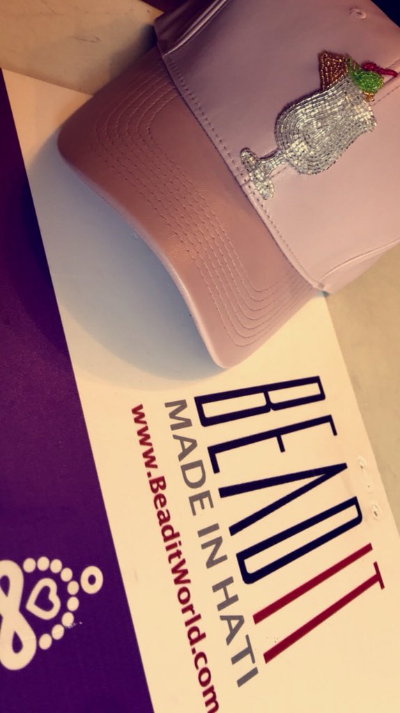 Nana_Pinard's tweet image. ✨💛 My Virgin Piña Colada Hat 💛✨#Beadit #CustomizedHat #PinkLeather 😍 #MadeInHaiti 🇭🇹 ❤️❗️