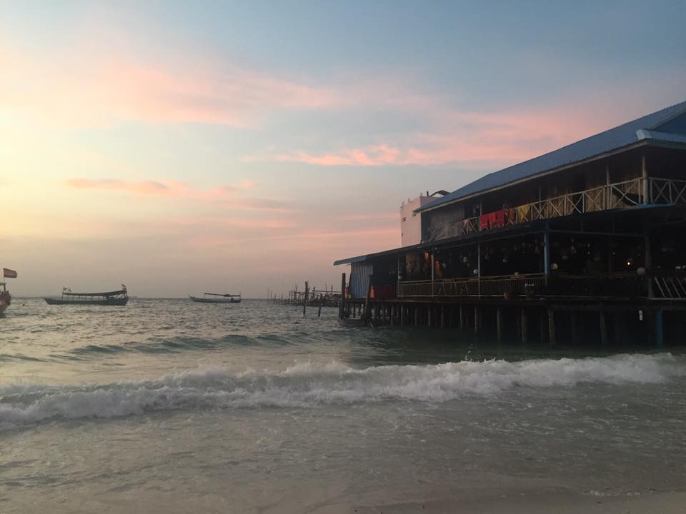 LinnaTC's tweet image. Get up early morning to visit sunrise and get safe and sound place  without noises, scramble, and this land is an ideal paradise for our  plan. #Cambodia 🇰🇭 #koh_rong