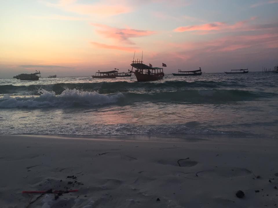LinnaTC's tweet image. Get up early morning to visit sunrise and get safe and sound place  without noises, scramble, and this land is an ideal paradise for our  plan. #Cambodia 🇰🇭 #koh_rong