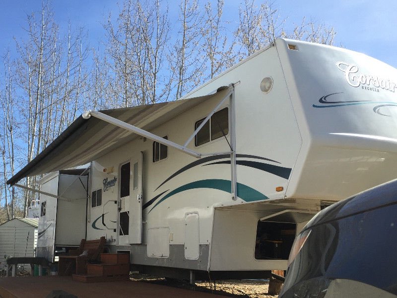 7Collhall's tweet image. 2006 Corsair Excella 5th Wheel 34RLTS kijiji.ca/v-rv-motorhome…