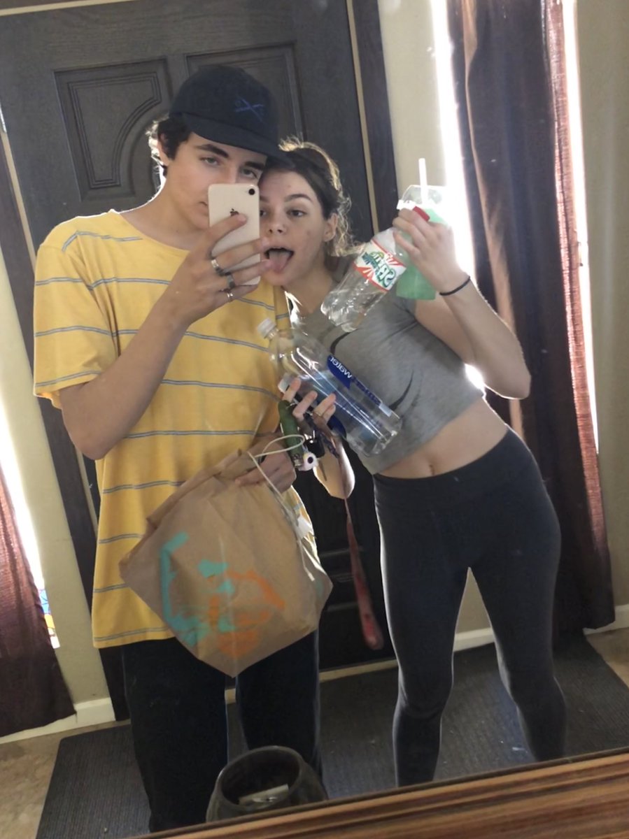 cumcathader's tweet photo. PSA!!! just to let y’all know i love my girl and you’re not allowed to talk to her 🧚🏻‍♀️ https://t.co/eWx1VdR14B