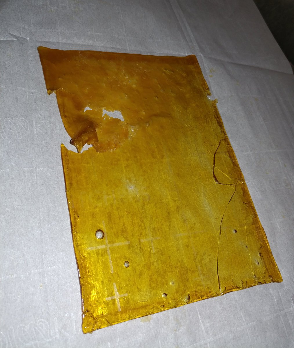 onebaddogg's tweet photo. Shatter slab of 9 pound hammer #kickasskhronic #dabstars #dabstar #hightimes #highsociety #topshelflife #potheadsociety #buds #dank #stayblazed #stayhigh #nuglove #stoner #weedreup #dabs #errl #dabwars #dabclub #thc #weedstagram #weed #plantlife #chronic #pnw https://t.co/uWxkMtHSFi